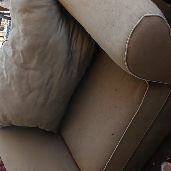 A one piece couch - Picture 2 of 2